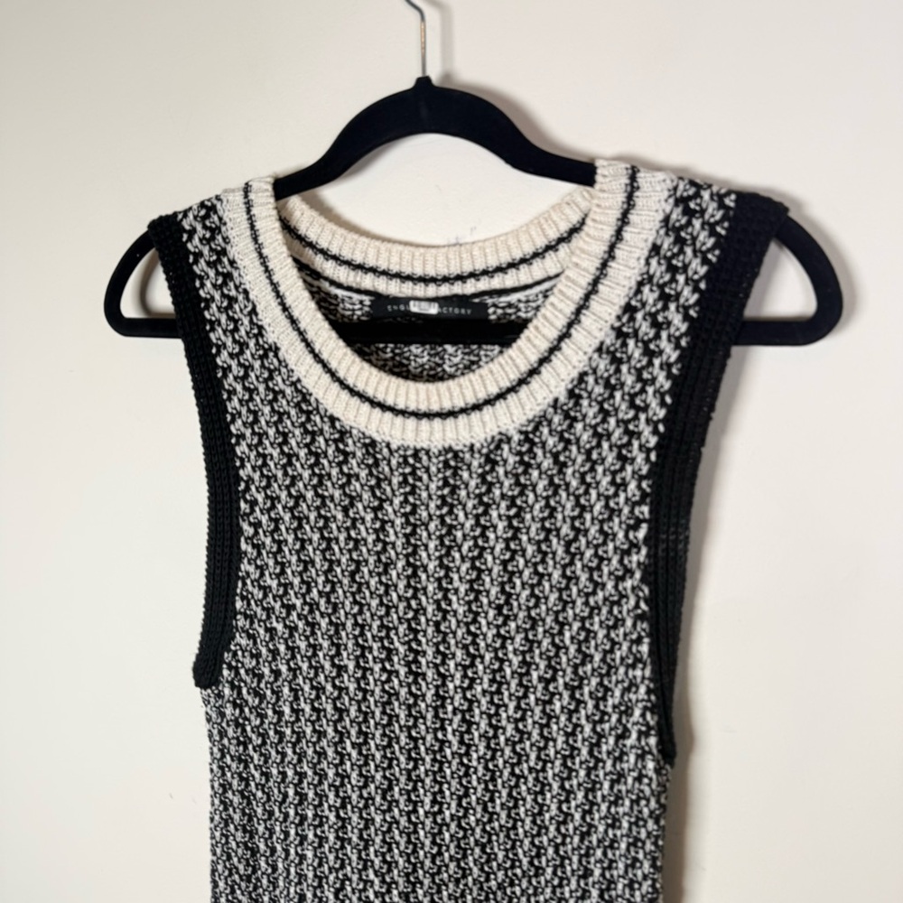 English Factory Black White Chunky Knit Sleeveless Fringe Hem Dress - Picture 3 of 5